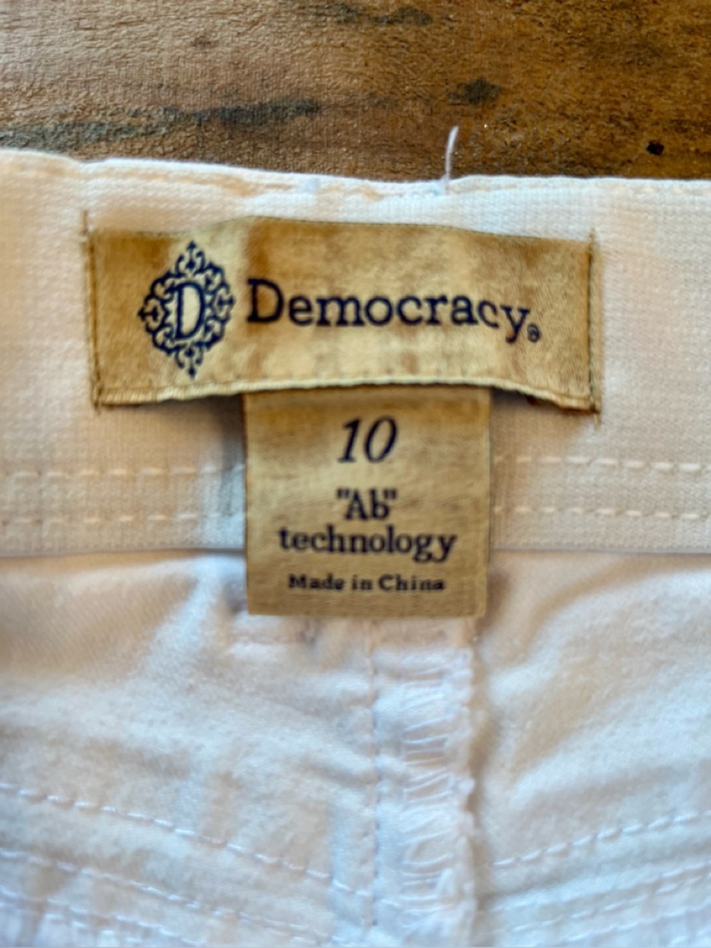 Democracy White Cropped Women's Jeans - Picture 2 of 2